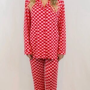 ISO: mallory Ervin in my Sundays red and pink checkered pajamas. Need size large